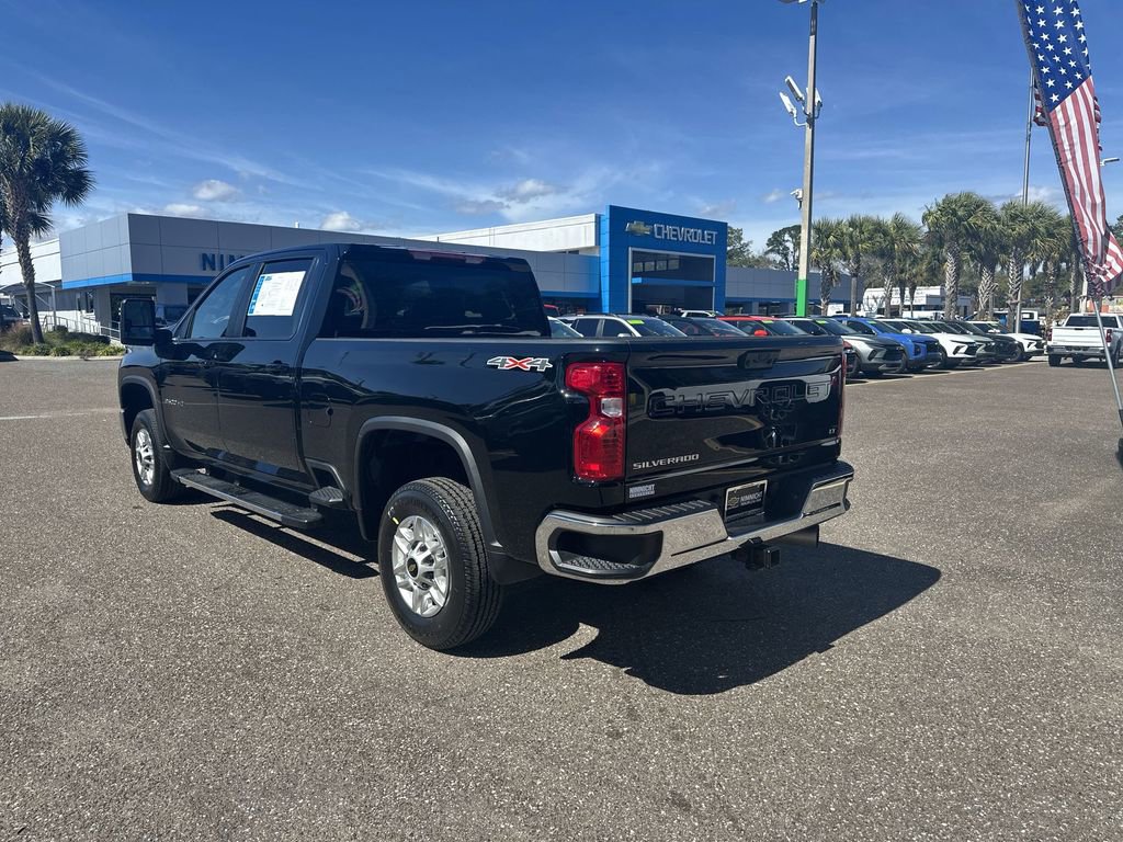 Used 2025 Chevrolet Silverado 2500 LT w/ Convenience Package AWD/4WD image 14
