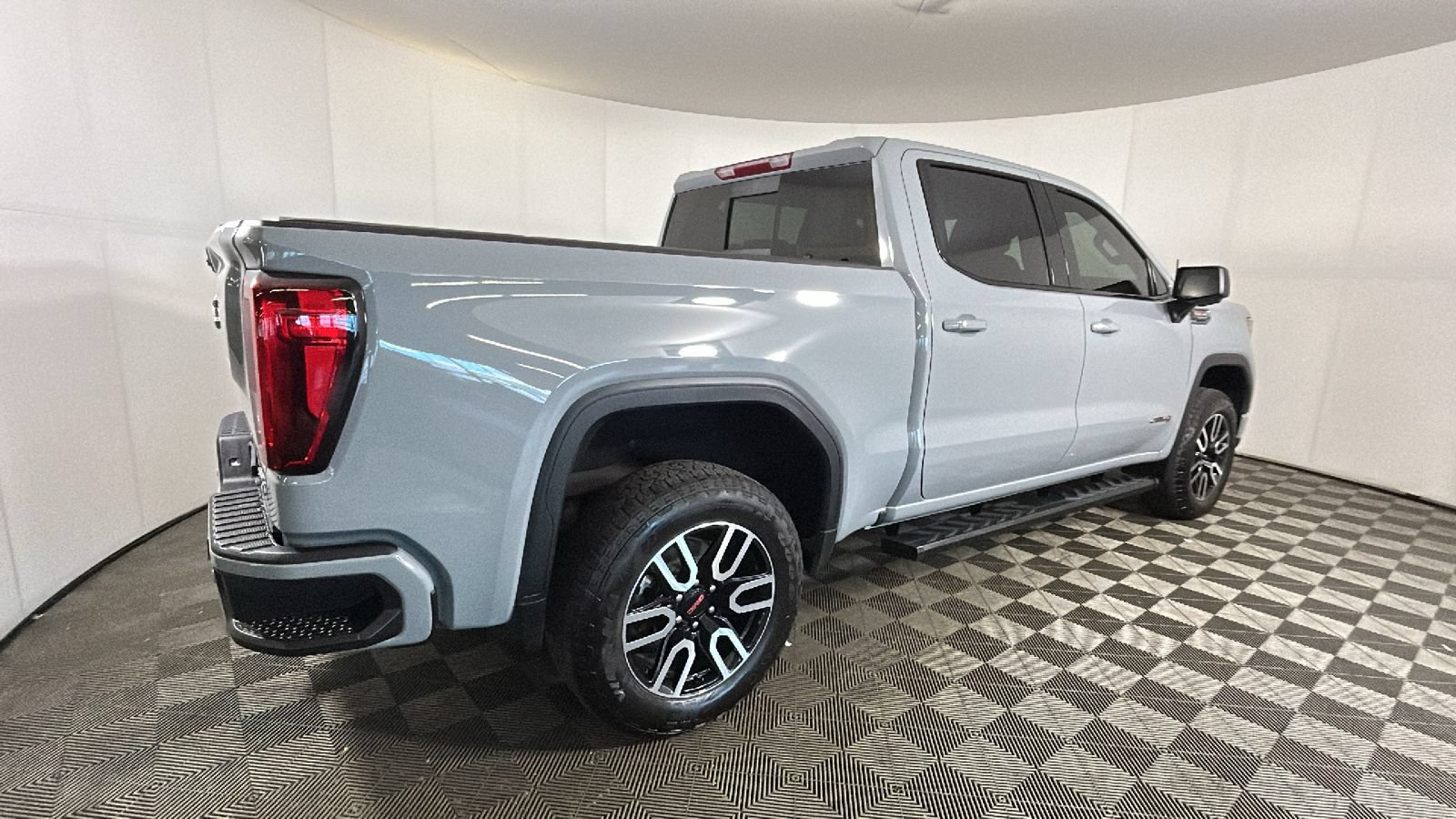 Used 2025 GMC Sierra 1500 AT4 w/ AT4 Preferred Package AWD/4WD image 3