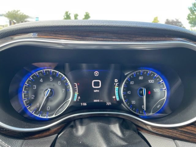 Used 2023 Chrysler Pacifica Limited FWD image 11