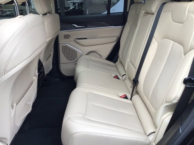 Used 2022 Jeep Grand Cherokee Limited image 16