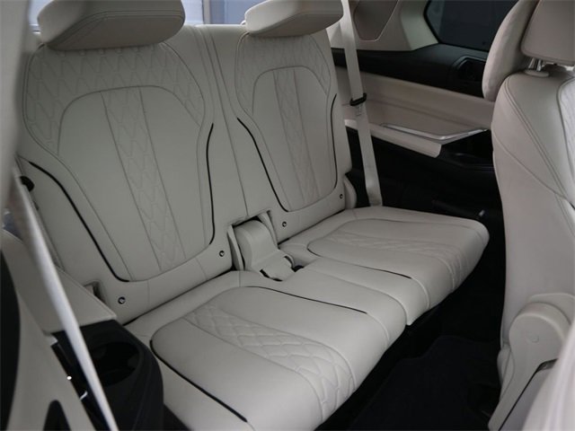 Used 2024 BMW X7 xDrive40i w/ Executive Package image 16