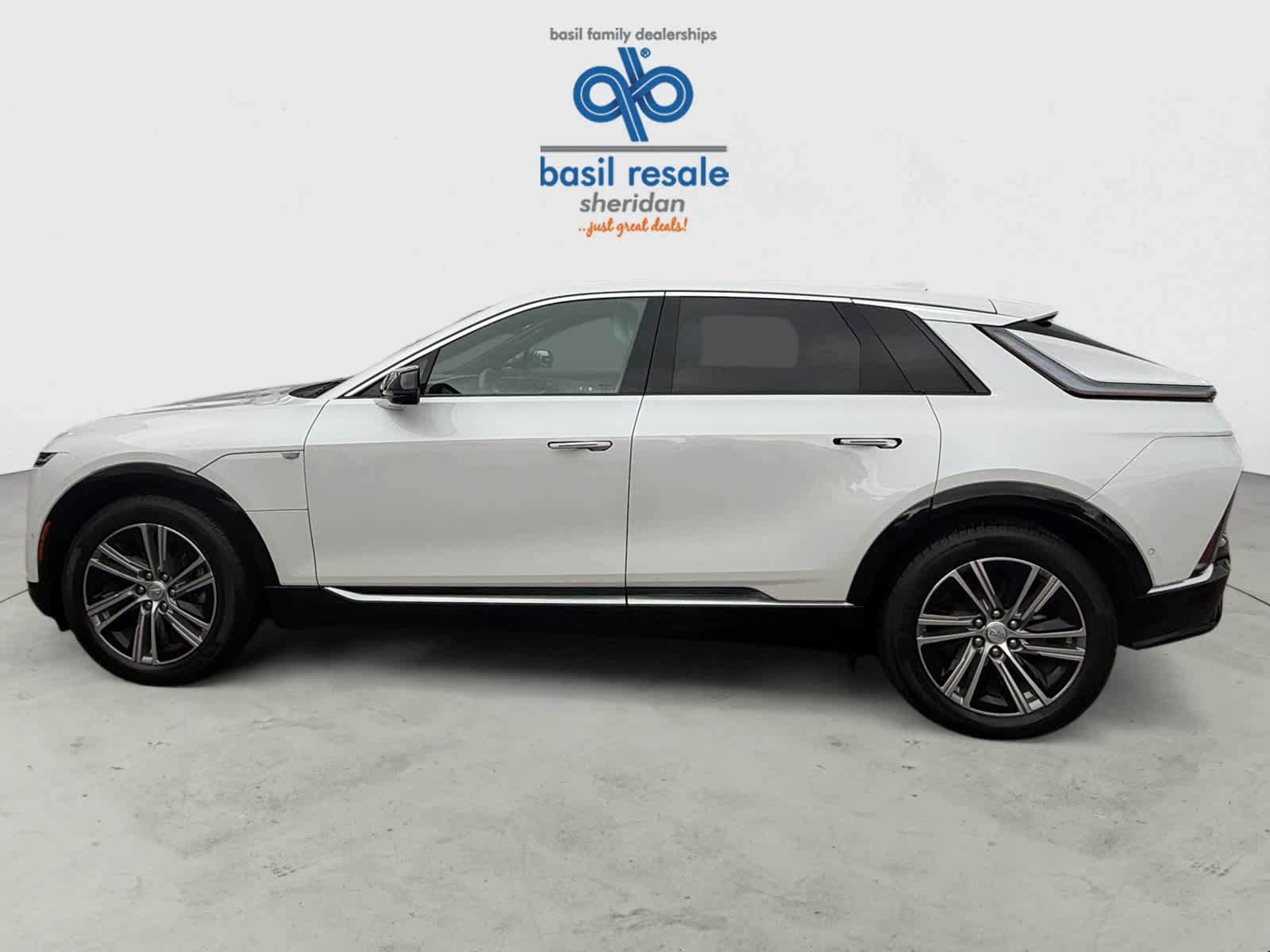 Used 2024 Cadillac Lyriq Luxury w/ LPO, Floor Liner Package AWD/4WD image 3