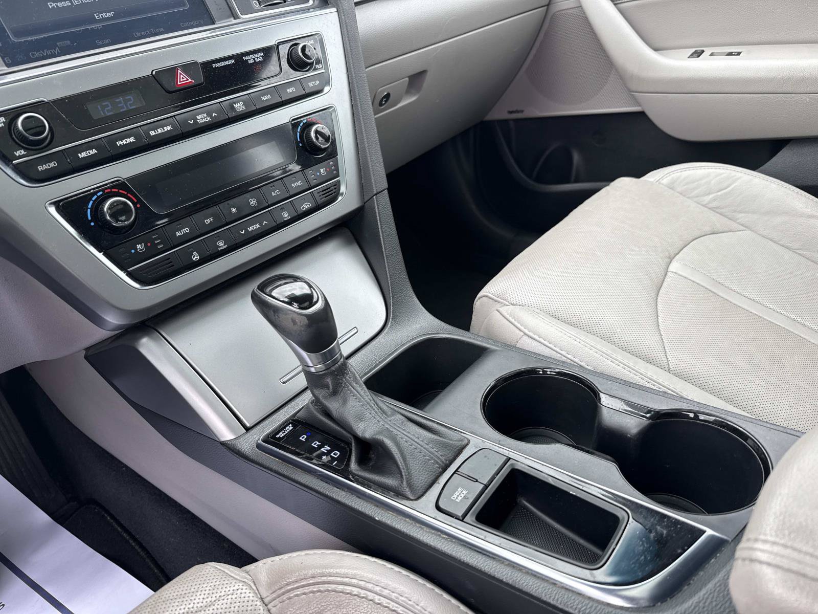 Used 2015 Hyundai Sonata Limited w/ Option Group 05 FWD image 8