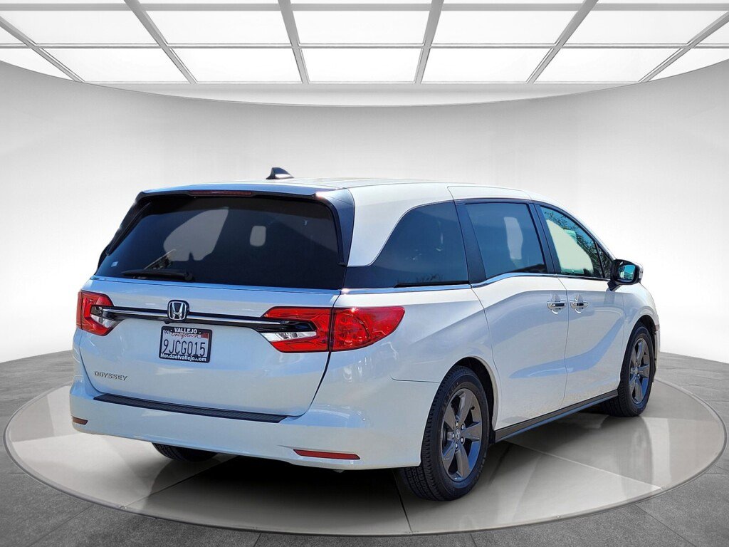 Certified 2024 Honda Odyssey EX image 3