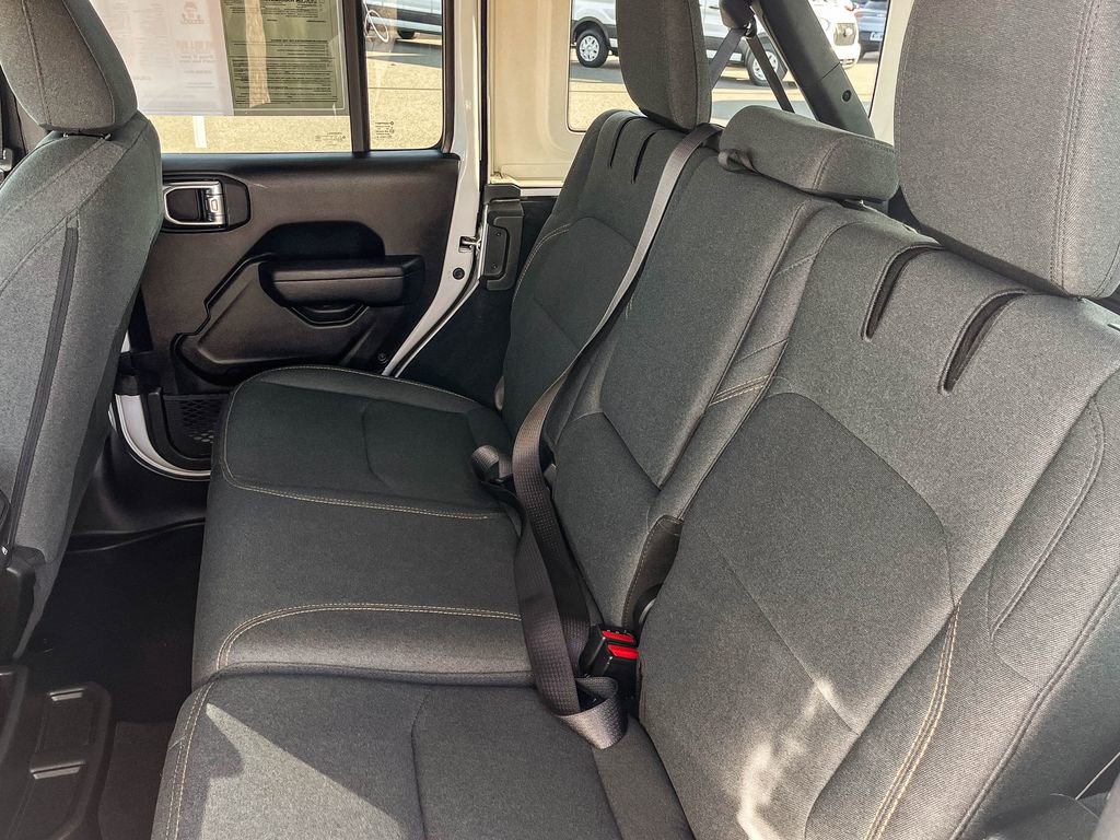 Used 2024 Jeep Wrangler Unlimited image 38