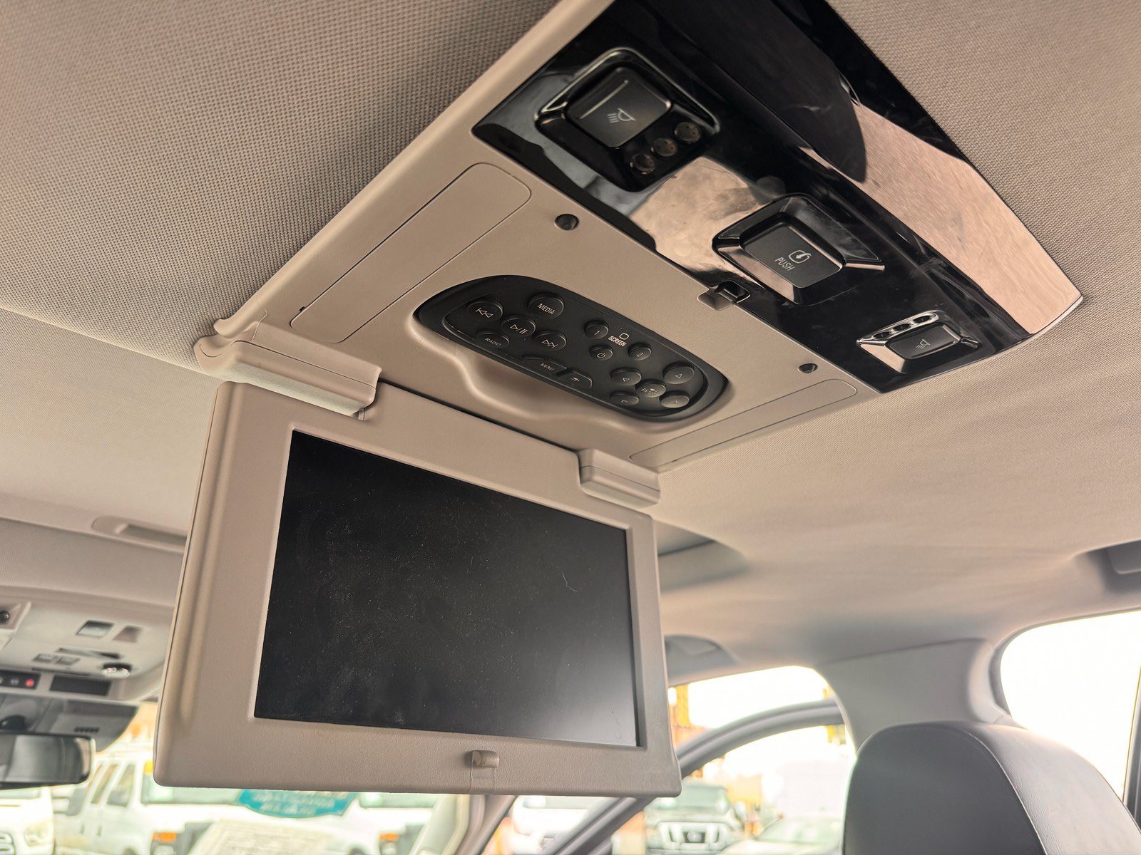 Used 2018 Cadillac Escalade ESV Luxury AWD/4WD image 25