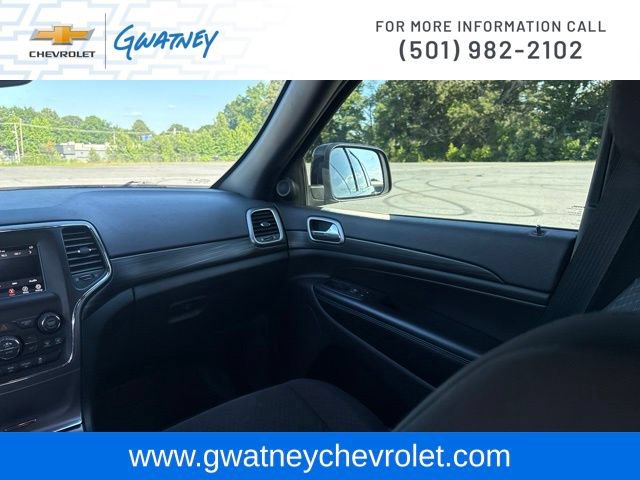 Used 2019 Jeep Grand Cherokee Laredo AWD/4WD image 26