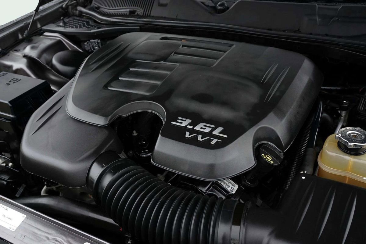 Used 2013 Dodge Challenger SXT Plus image 11