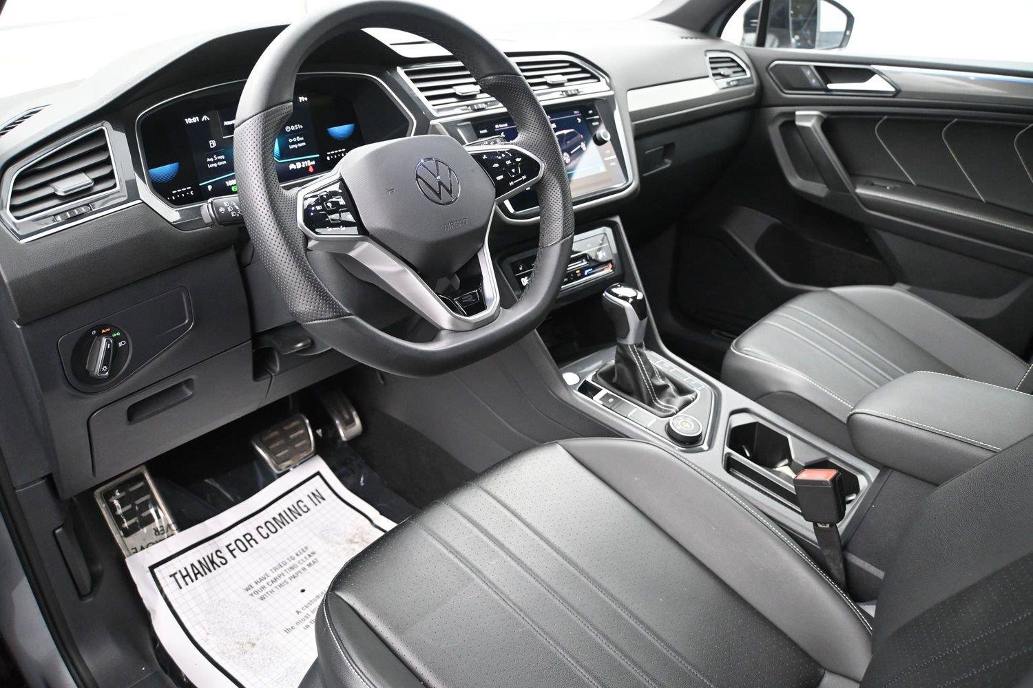 Used 2024 Volkswagen Tiguan SE R-Line AWD/4WD image 2
