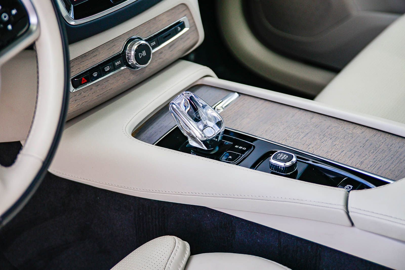 Used 2024 Volvo XC90 T8 Ultimate w/ Protection Package Premier image 22