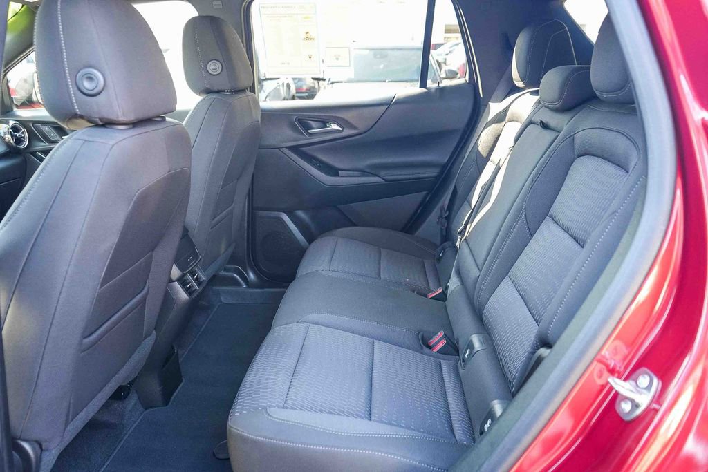 Used 2025 Chevrolet Equinox LT w/ Safety and Technology Package image 18