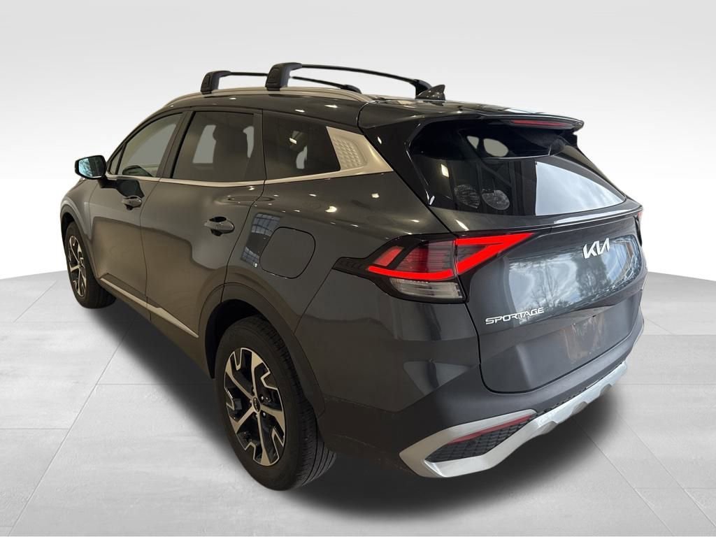 Used 2023 Kia Sportage EX image 3