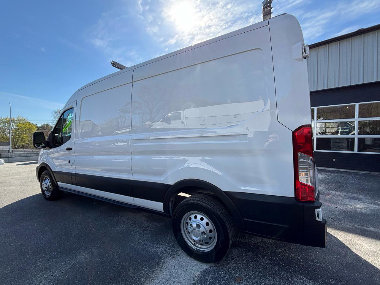 Used 2022 Ford Transit 250 Medium Roof AWD image 6