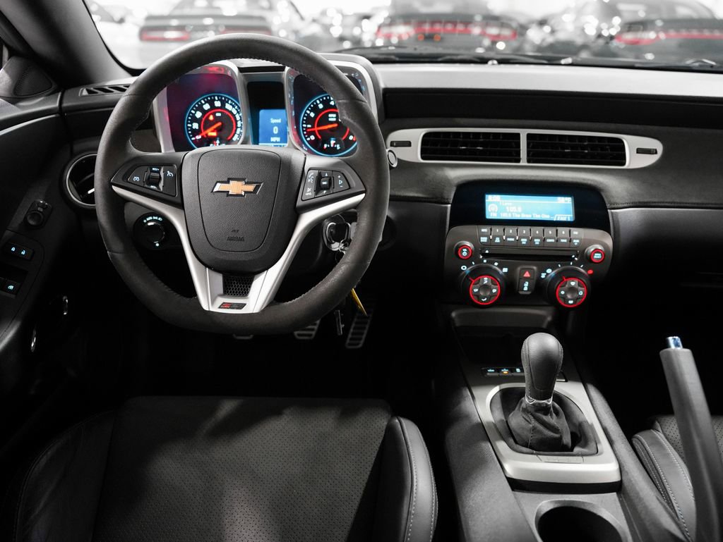 Used 2015 Chevrolet Camaro Z/28 RWD image 13