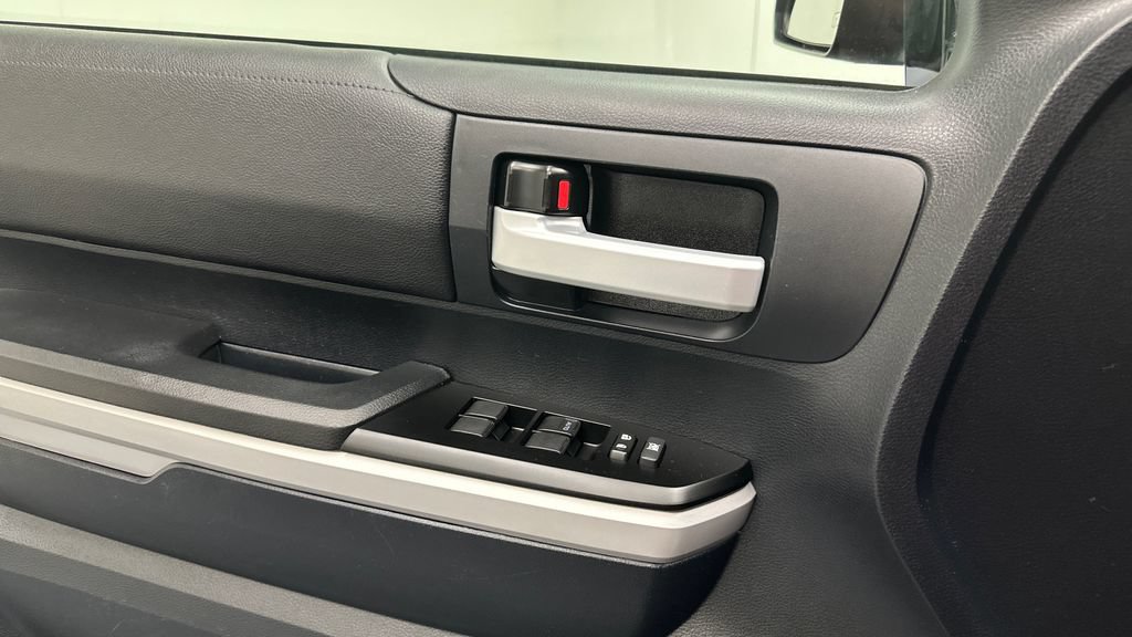 Certified 2019 Toyota Tundra SR5 AWD/4WD image 15