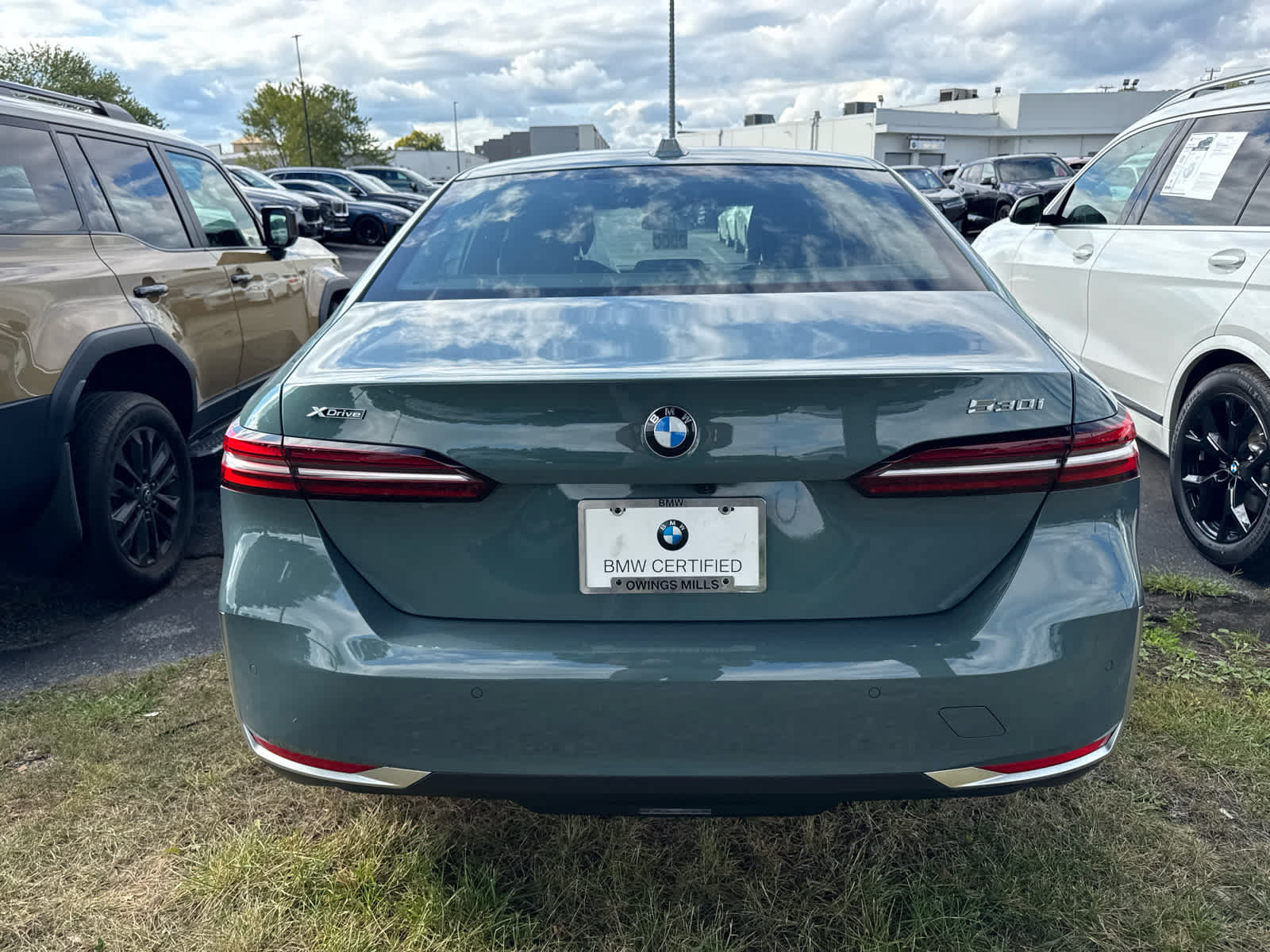 Used 2024 BMW 530i xDrive w/ Convenience Package AWD/4WD image 9