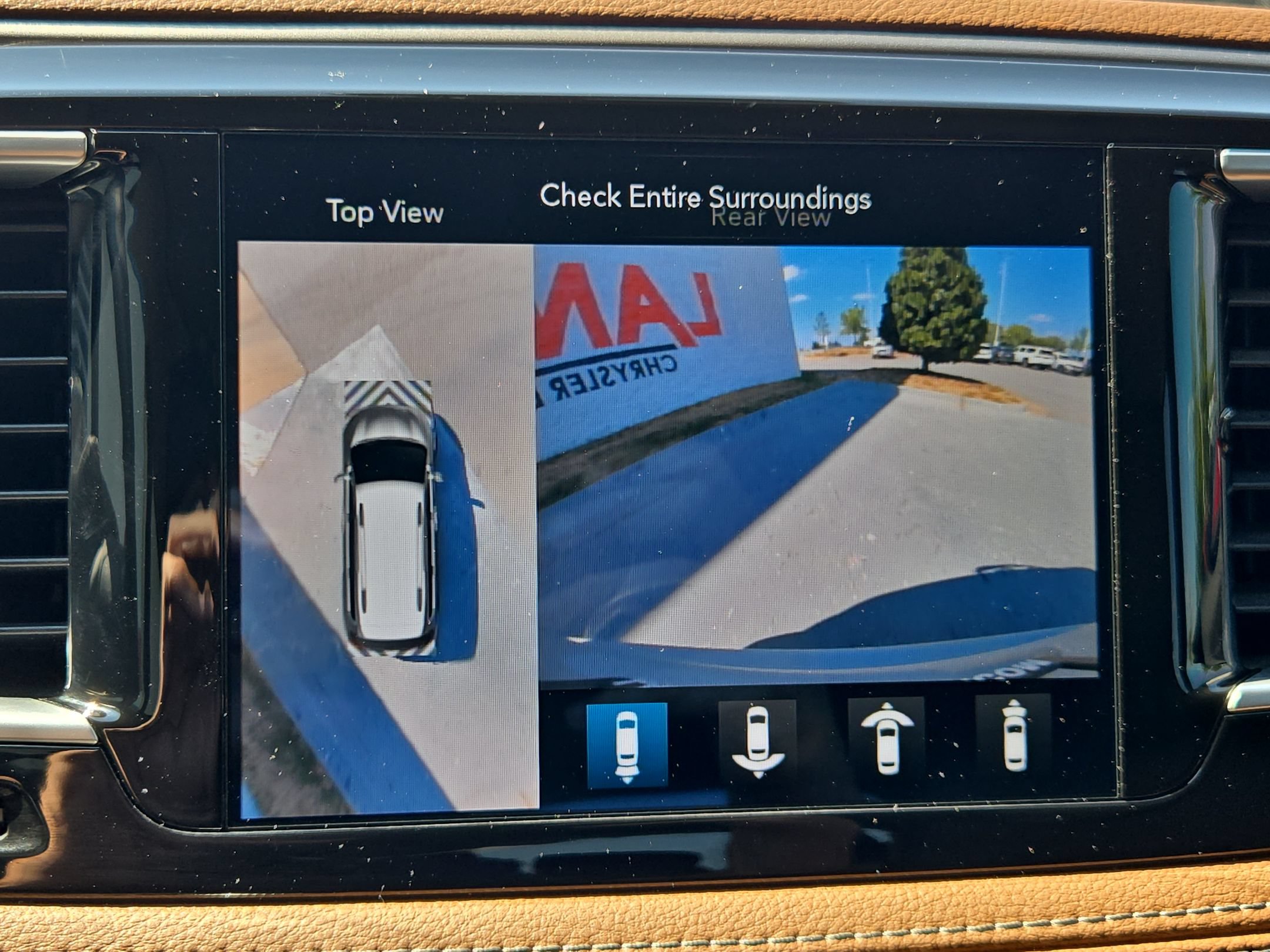 Used 2019 Chrysler Pacifica Limited w/ Advanced Safetytec Group FWD image 32