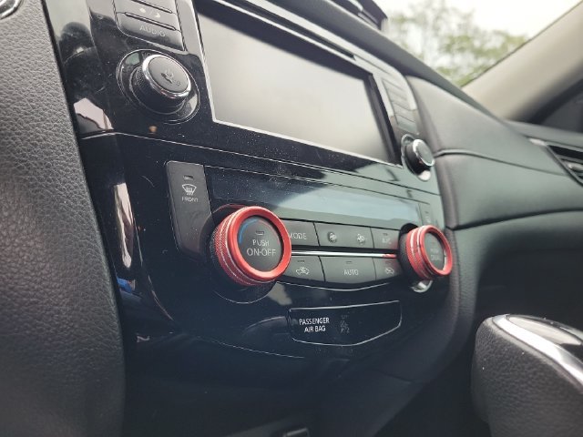 Used 2018 Nissan Rogue SV FWD image 28