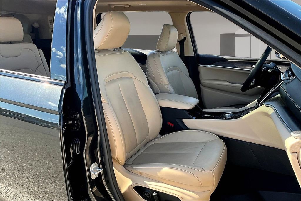 Used 2022 Jeep Grand Cherokee L Limited image 7