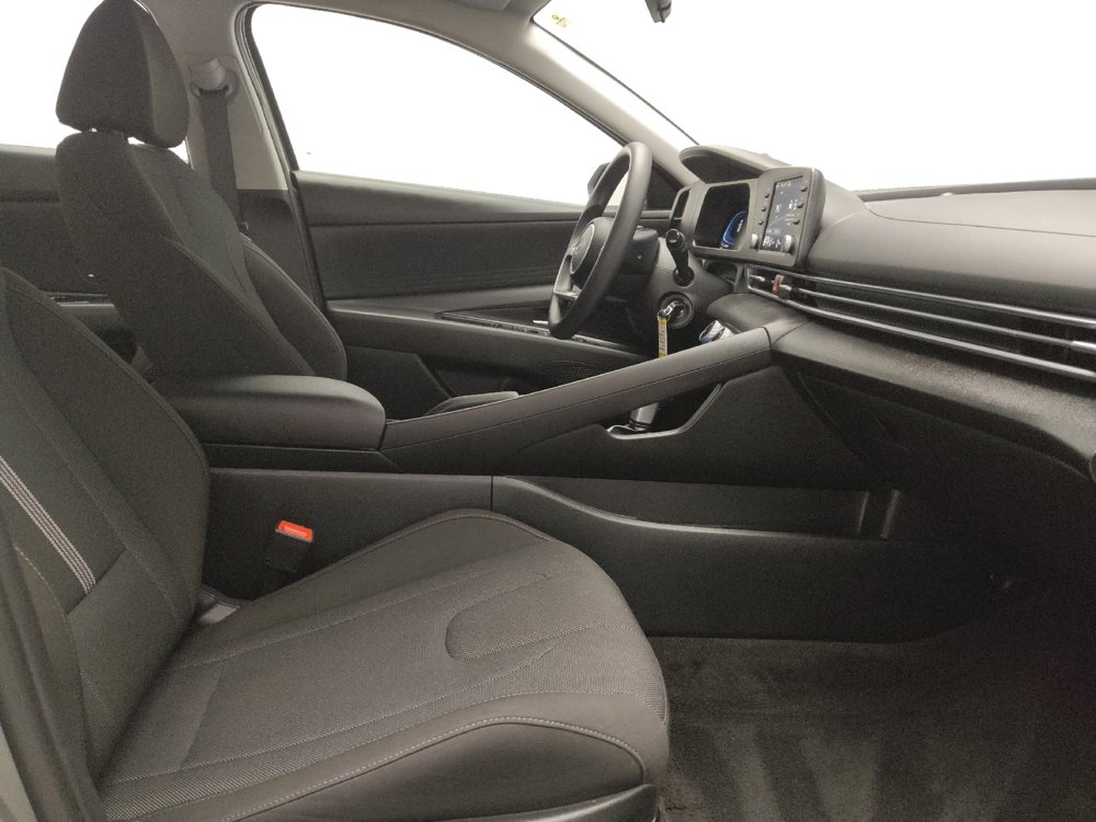 Used 2025 Hyundai Elantra SE image 21