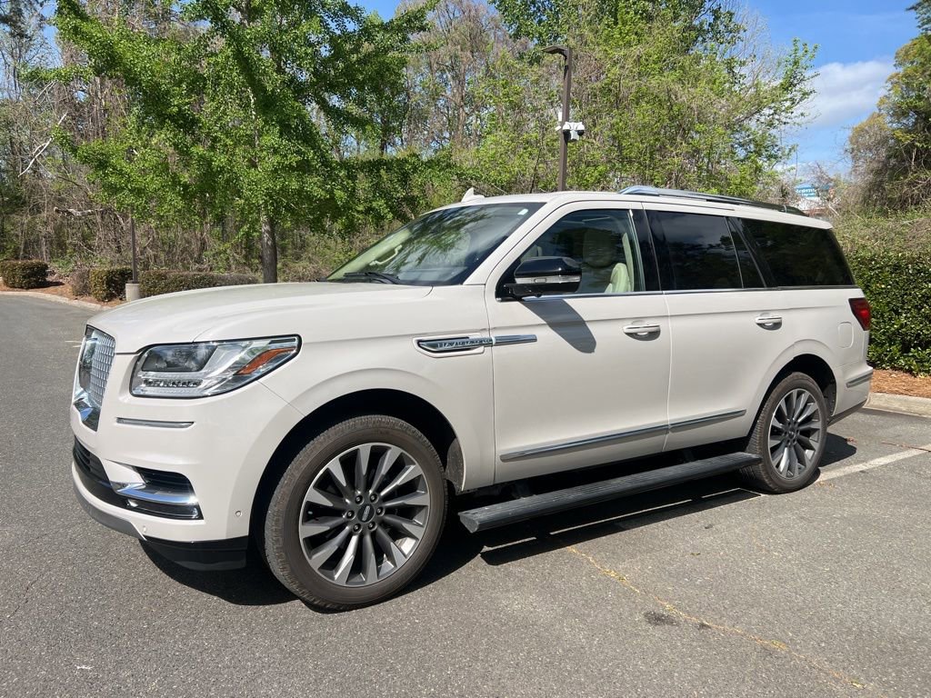 Used 2021 Lincoln Navigator Reserve w/ Luxury Package image 2