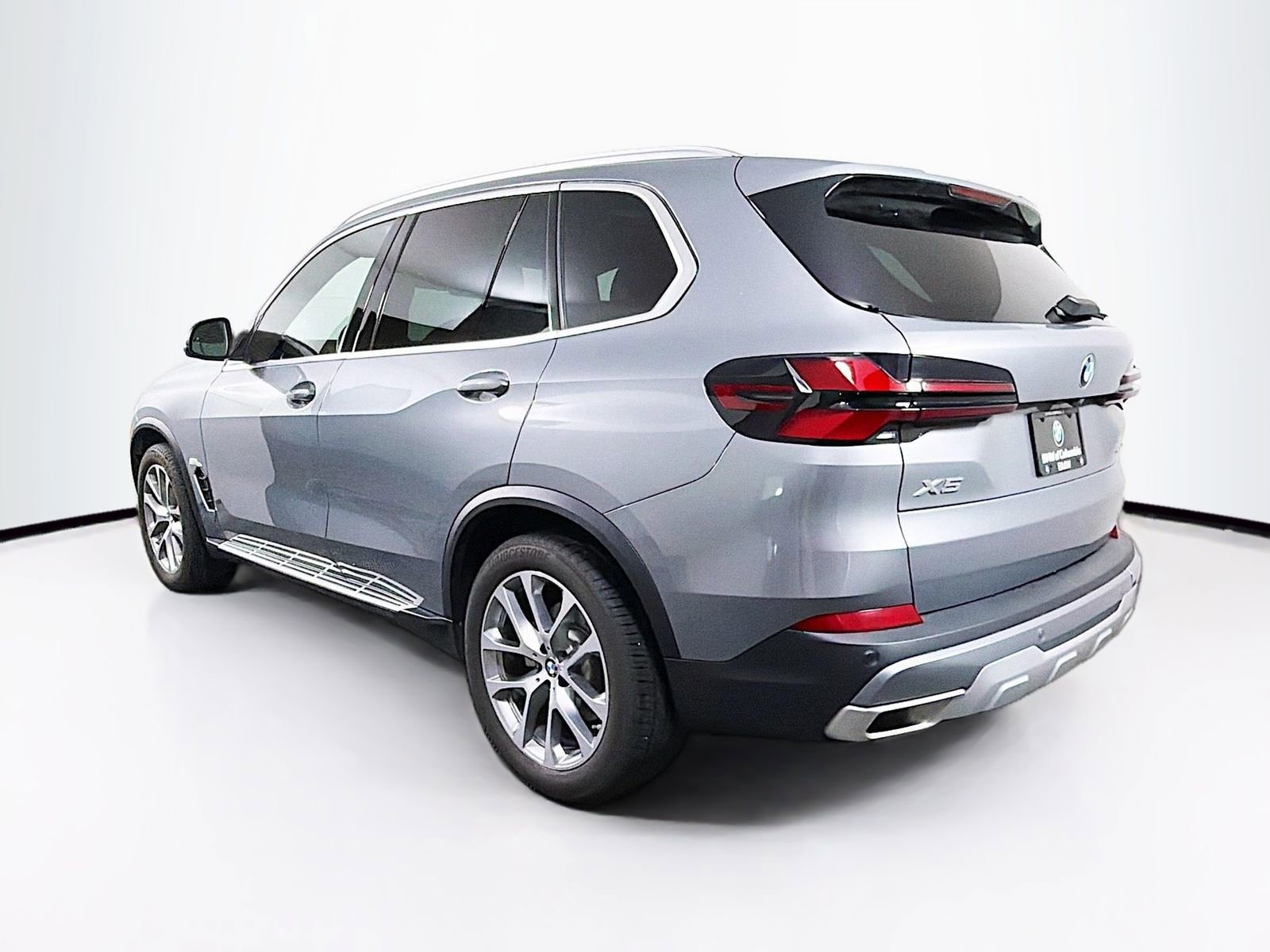 Certified 2025 BMW X5 xDrive40i w/ Climate Comfort Package AWD/4WD image 5