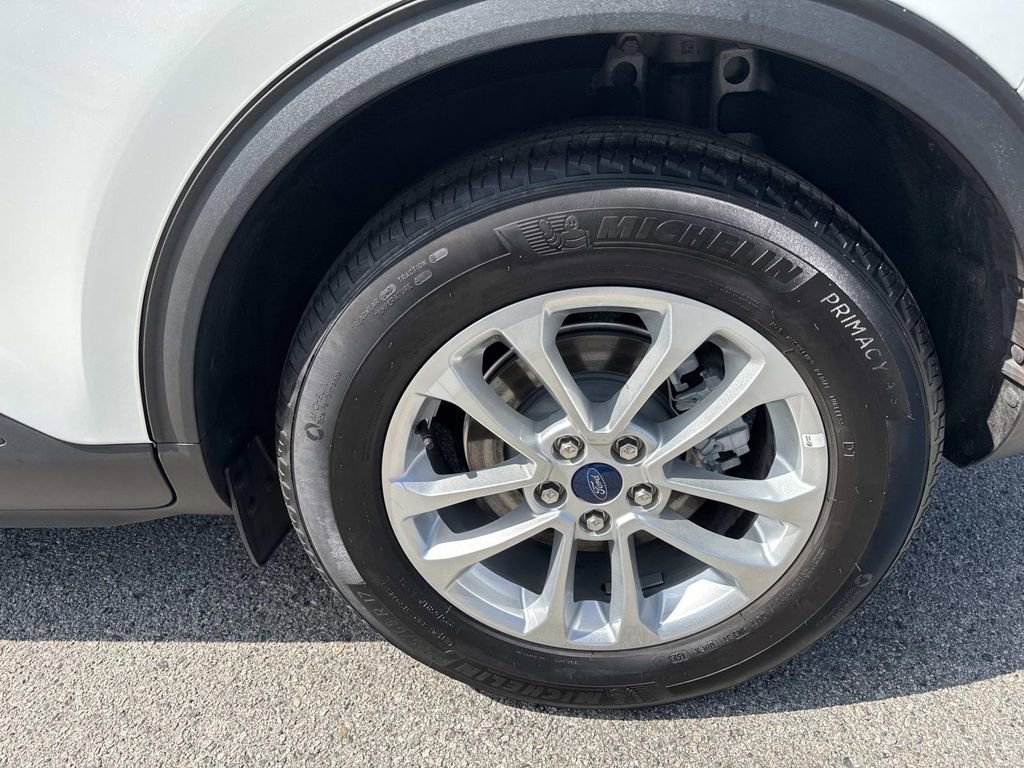 Certified 2022 Ford Escape SE image 9