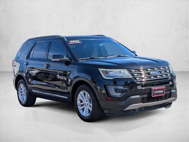 Used 2017 Ford Explorer XLT w/ Equipment Group 201A FWD image 3