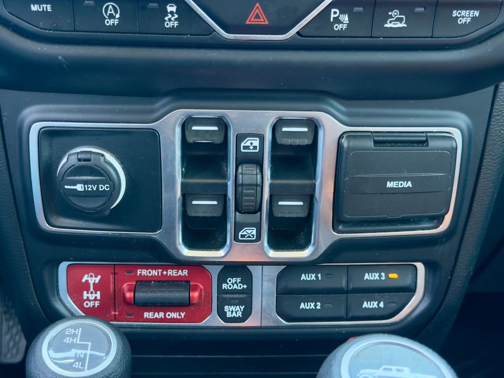 Used 2020 Jeep Gladiator Rubicon w/ Dual Top Group AWD/4WD image 27