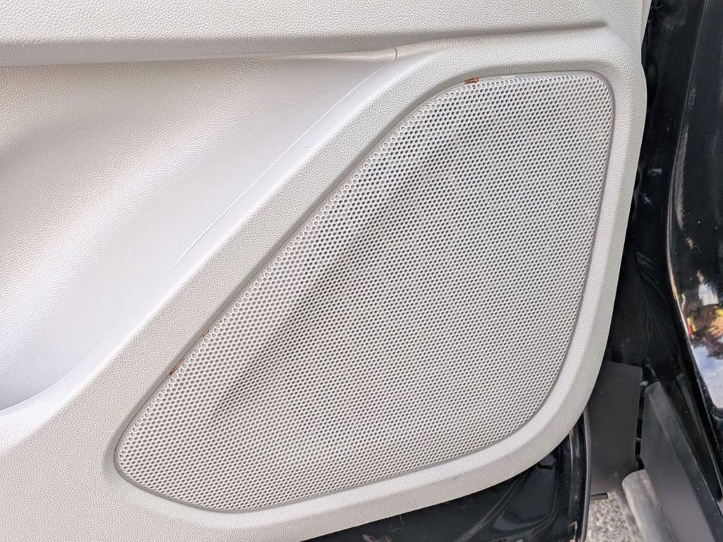 Used 2023 GMC Terrain SLE w/ Driver Convenience Package image 26