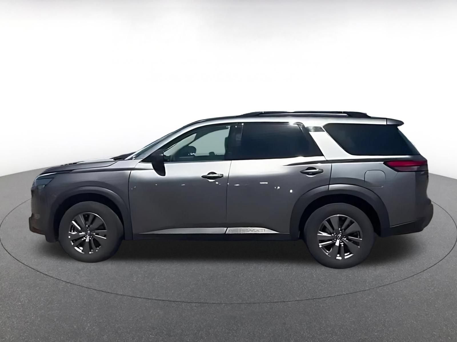 Used 2025 Nissan Pathfinder SV FWD image 9