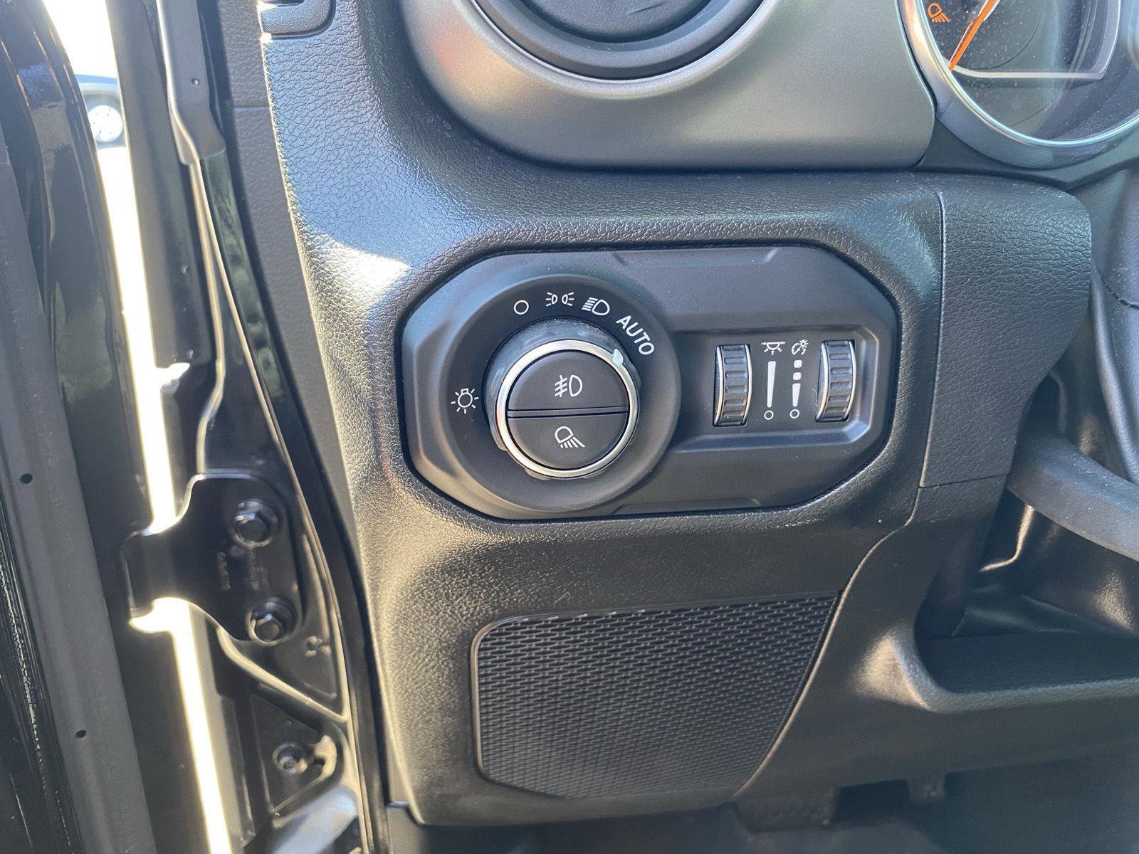 Used 2022 Jeep Gladiator Sport image 13