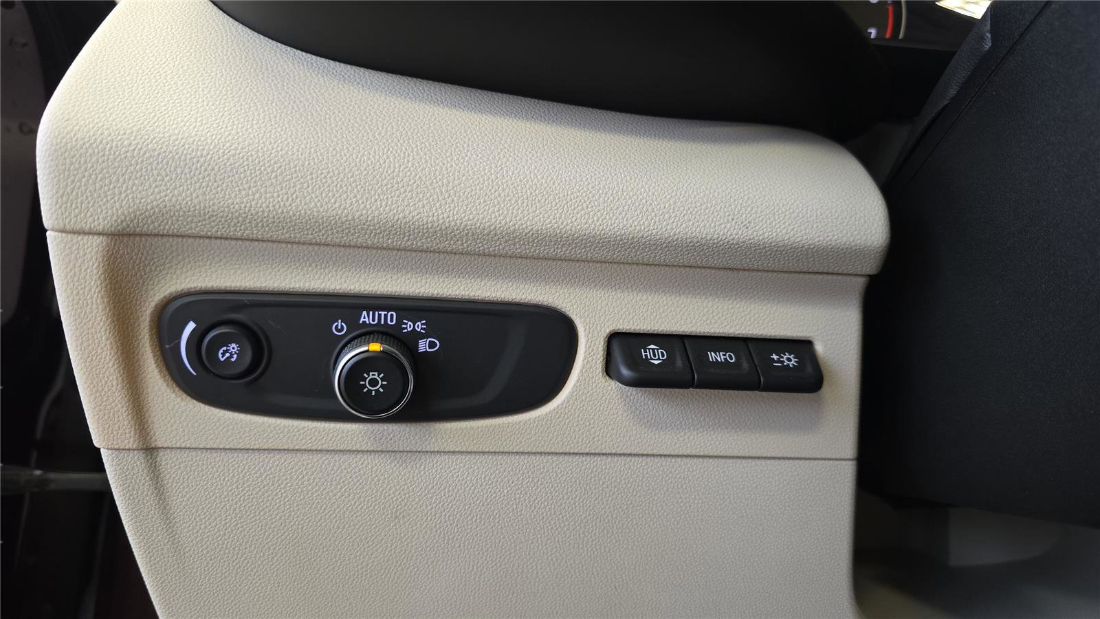 Used 2023 Buick Envision Avenir image 23