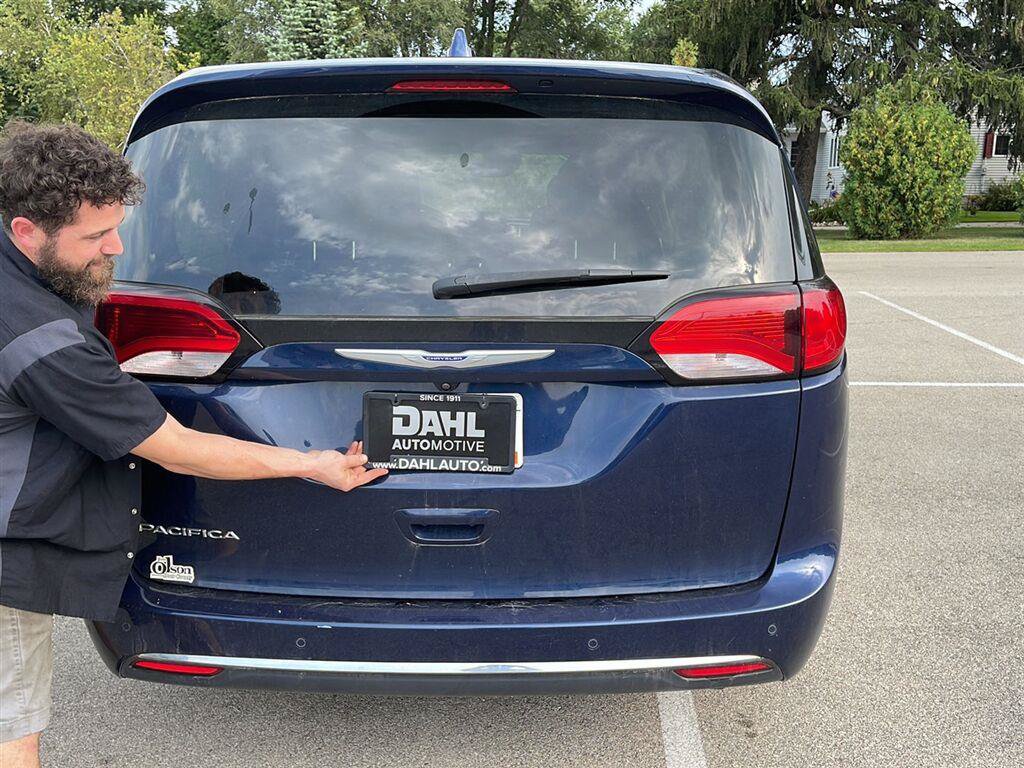 Used 2019 Chrysler Pacifica Touring Plus w/ Advanced Safetytec Group FWD image 13