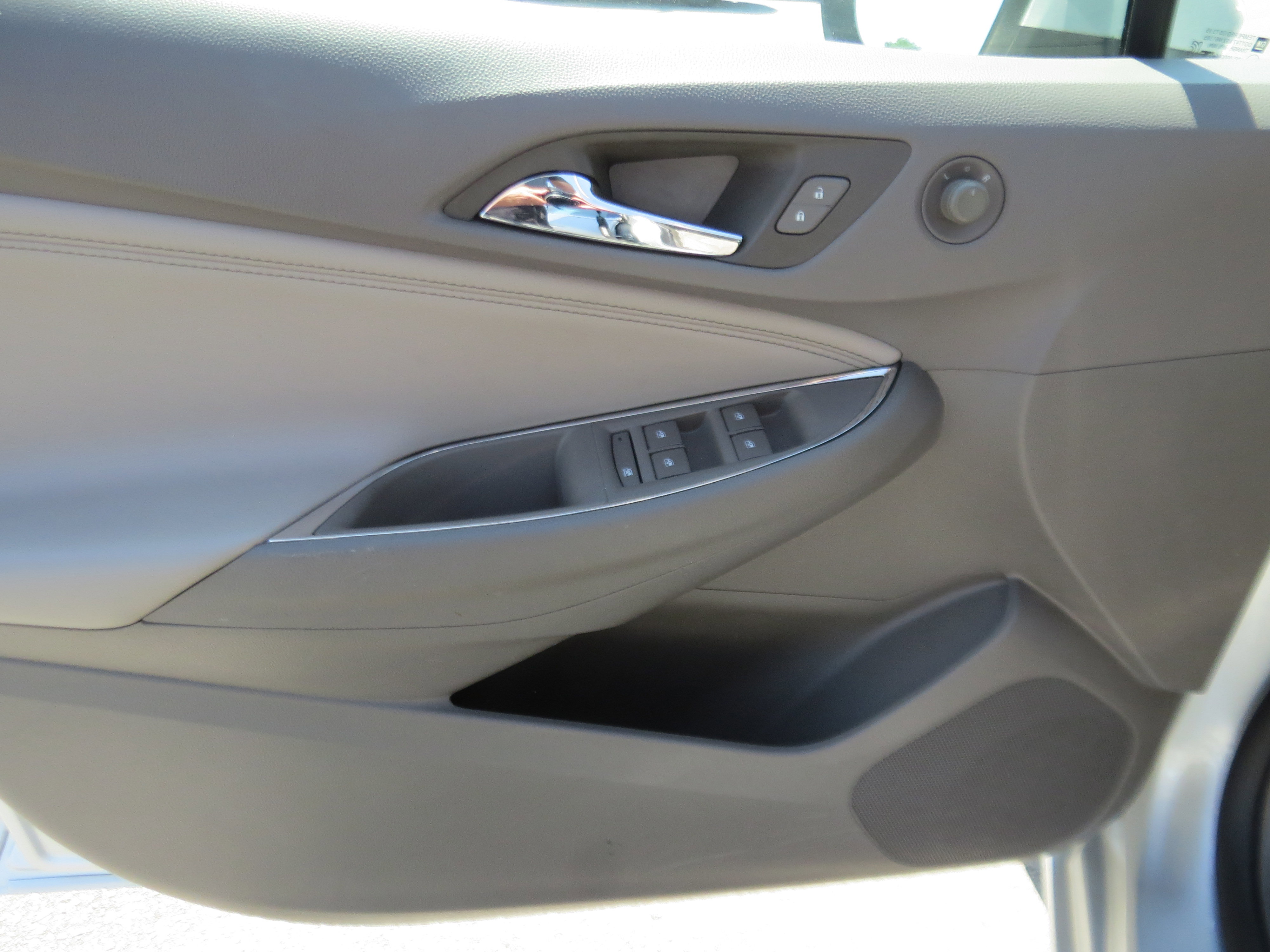 Used 2017 Chevrolet Cruze Premier FWD image 13