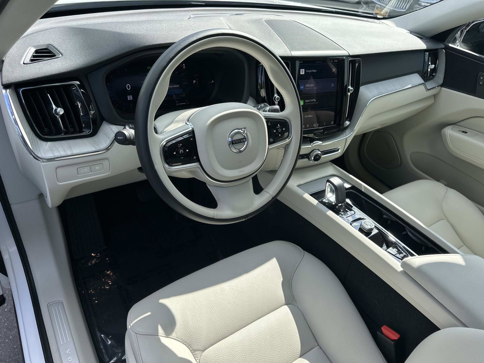 Certified 2025 Volvo XC60 T8 Plus w/ Protection Package Premier image 9