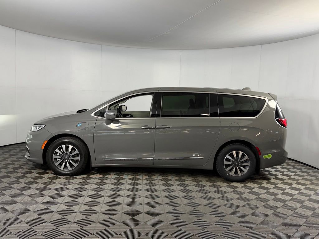 Used 2022 Chrysler Pacifica Limited image 10