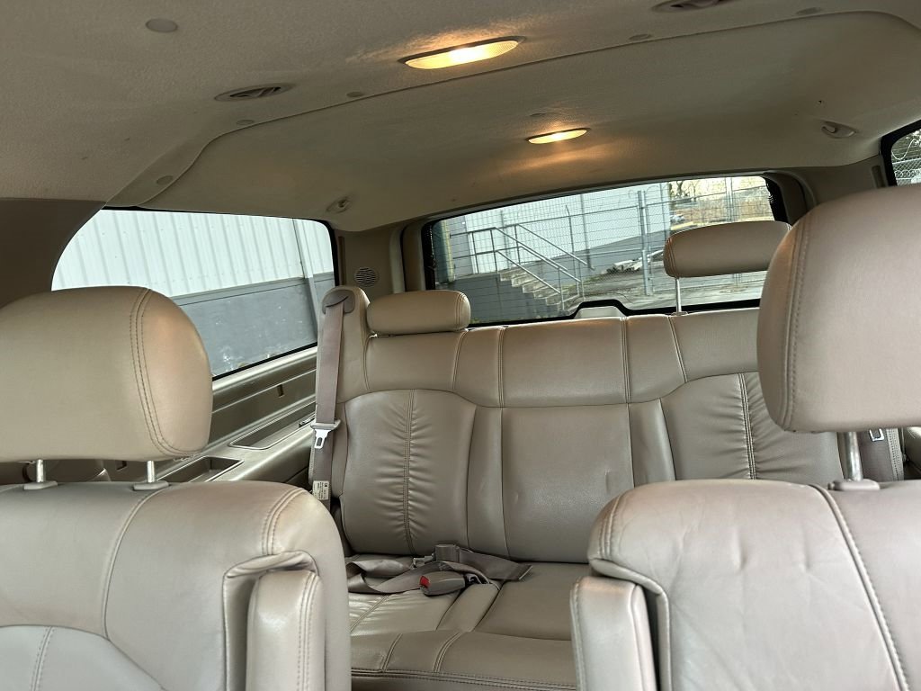 Used 2002 Chevrolet Suburban LT image 21