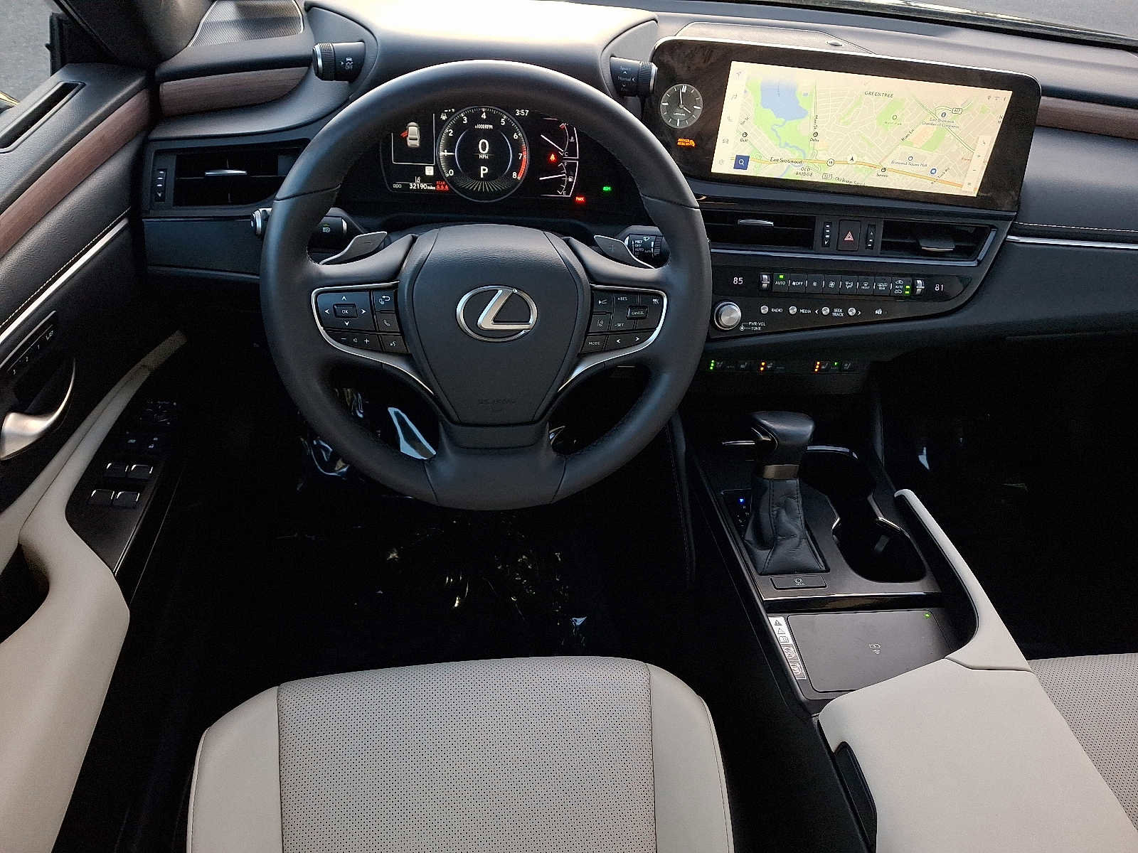 Used 2023 Lexus ES 250 w/ Premium Package image 11