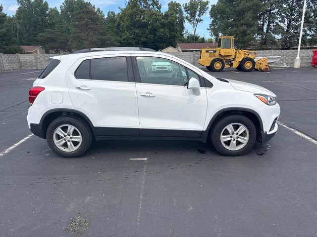 Used 2020 Chevrolet Trax LT w/ Sun & Sound Package FWD image 5