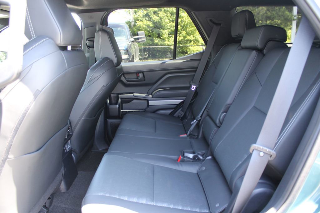 Used 2025 Toyota 4Runner TRD Off-Road Premium w/ Tow Technology Package AWD/4WD image 12