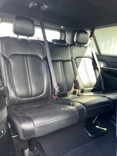 Used 2024 Jeep Wagoneer L Series II w/ Flexible Seating Group AWD/4WD image 32