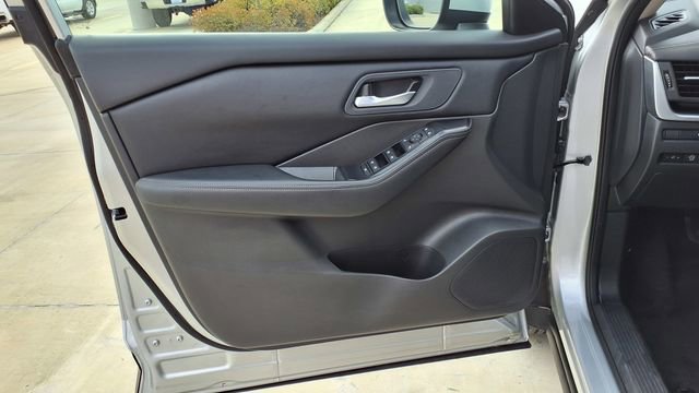 Used 2025 Nissan Rogue SV AWD/4WD image 19