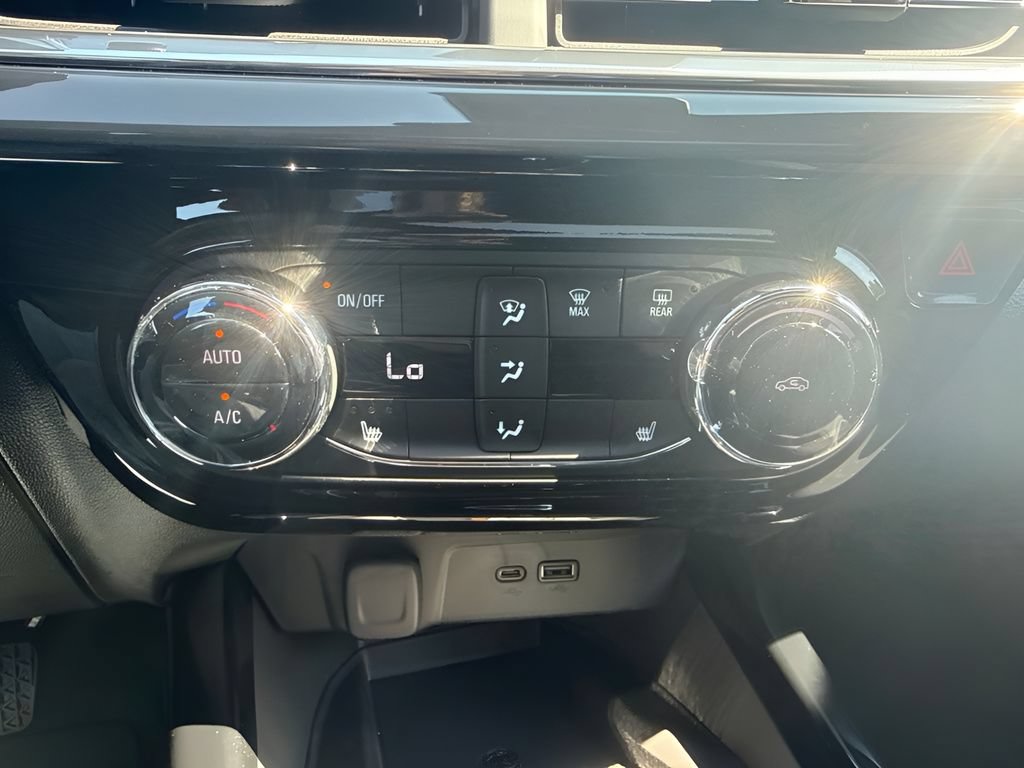 New 2026 Chevrolet Trax RS w/ Sunroof Package FWD image 20