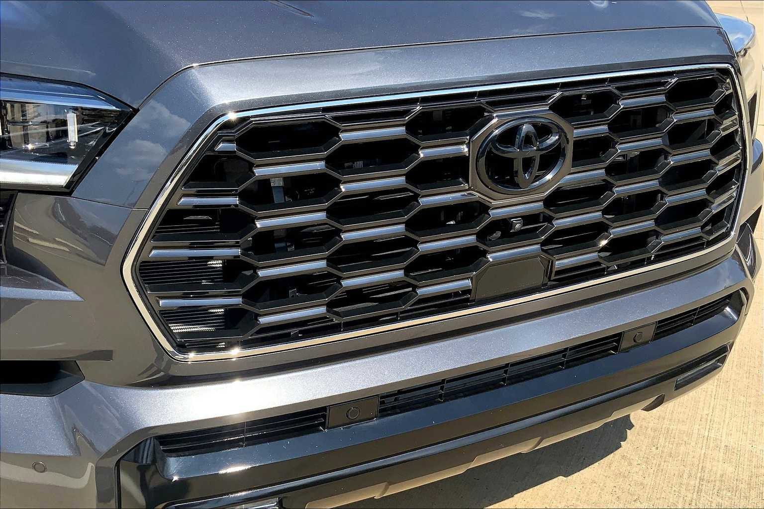 Used 2025 Toyota Sequoia Platinum image 31