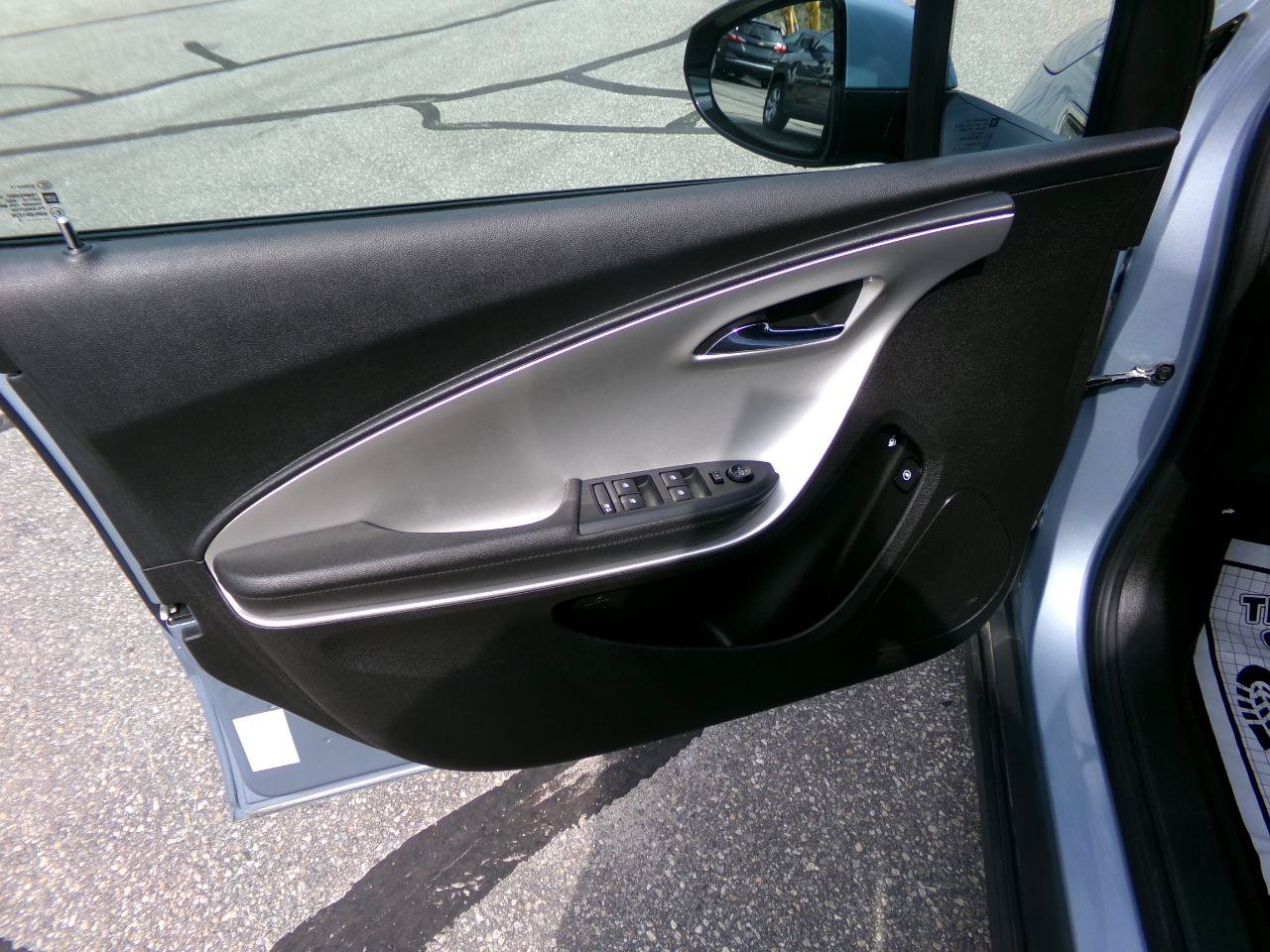 Used 2013 Chevrolet Volt Premium w/ Premium Trim Package FWD image 9