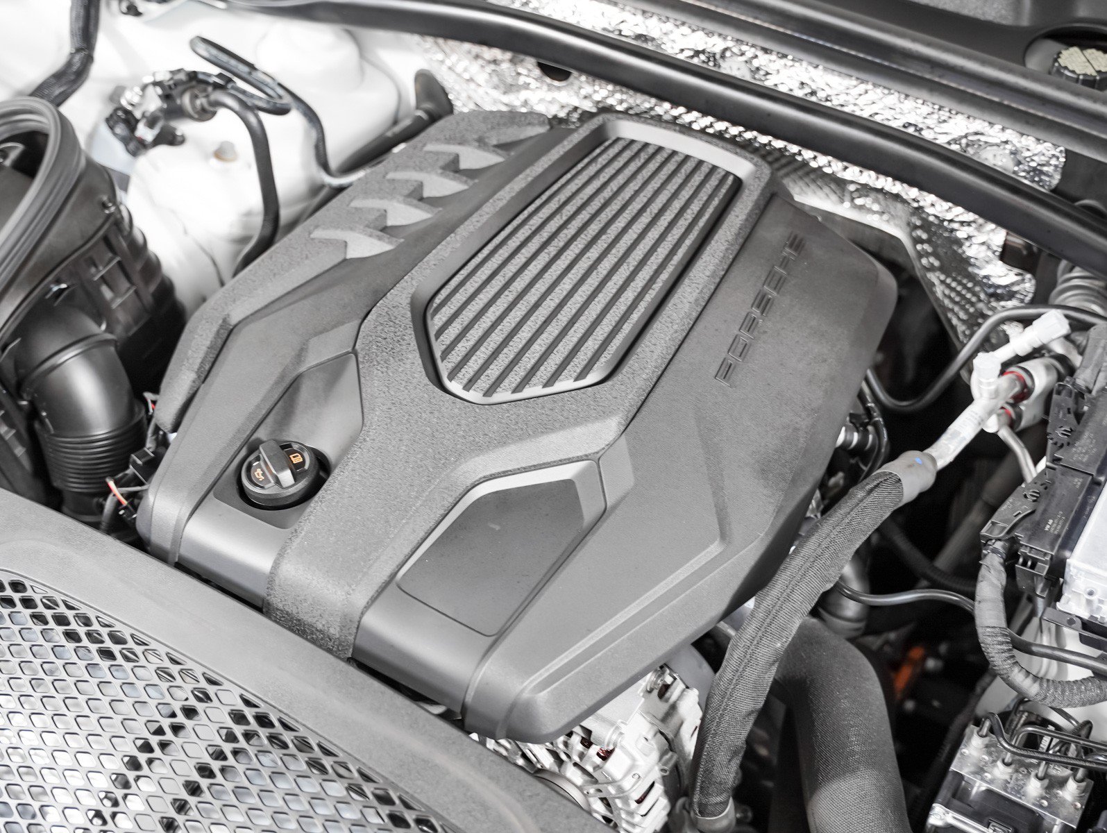 Certified 2023 Porsche Macan AWD/4WD image 12