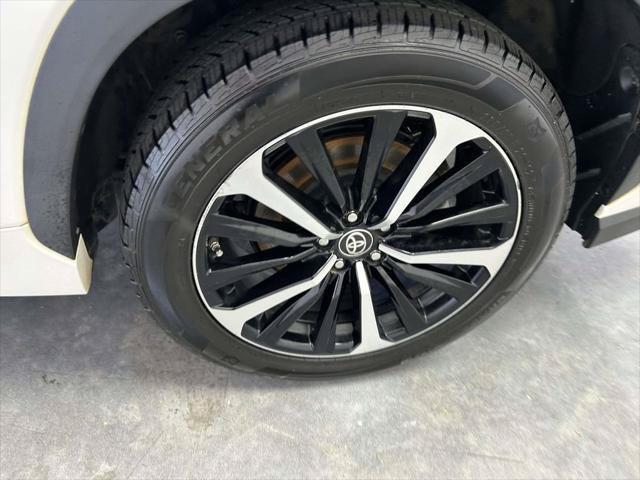 Certified 2021 Toyota Highlander XSE FWD image 9