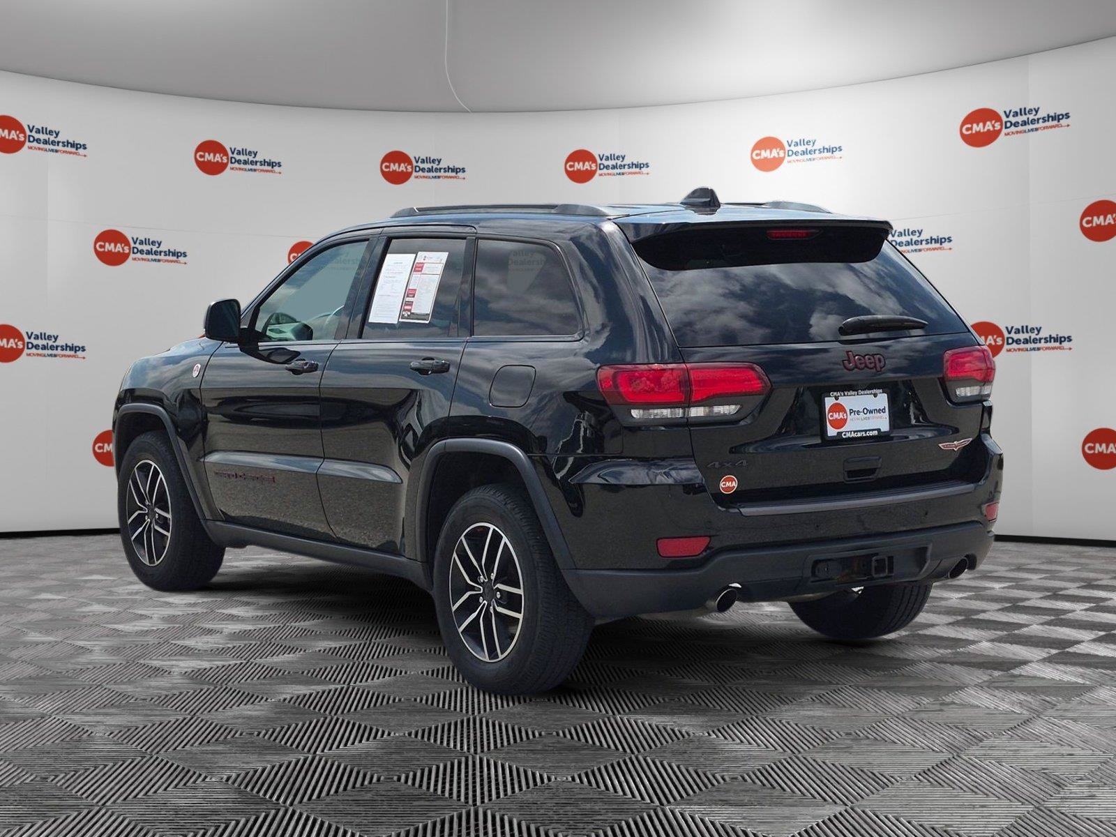 Used 2020 Jeep Grand Cherokee Trailhawk AWD/4WD image 3