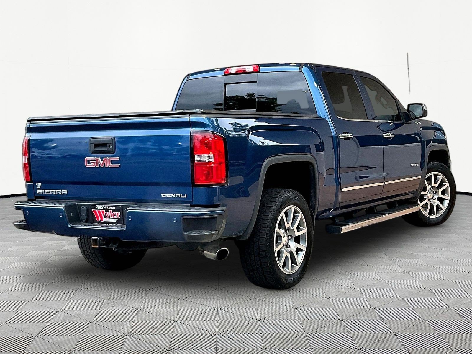 Used 2015 GMC Sierra 1500 Denali w/ Driver Alert Package AWD/4WD image 6
